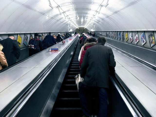 ロンドン地下鉄のエスカレーター