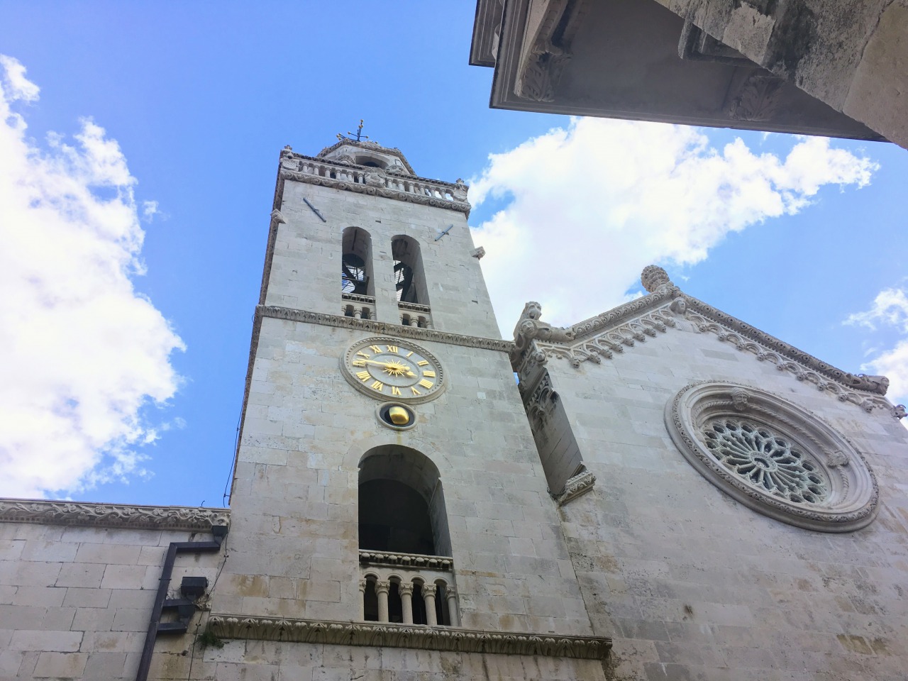 クロアチア・コルチュラ島旧市街のランドマーク、聖マルコ大聖堂の鐘楼に登ろう！